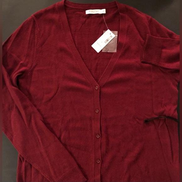LOVELY REITMANS R-ESSENTIALS DEEP RED V-NECK CARDIGAN - Picture 13 of 13